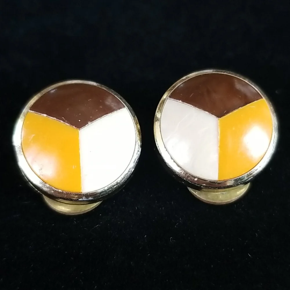 Vintage 1970s Earth Tone Inlaid Clip Earrings Gold Tone - Picture 13 of 16